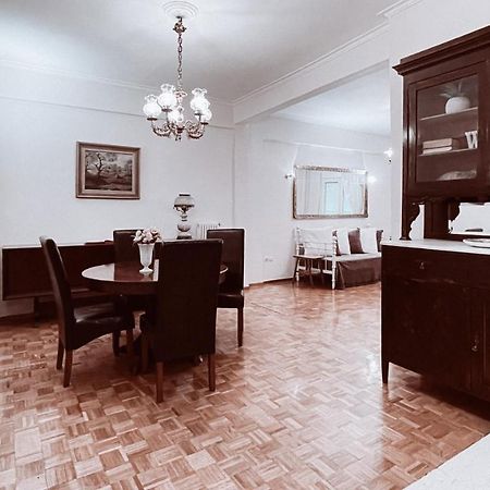 Vintage 2-Bedroom Apt In The Heart Of The City アテネ エクステリア 写真