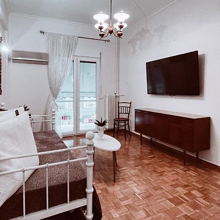 Vintage 2-Bedroom Apt In The Heart Of The City アテネ エクステリア 写真
