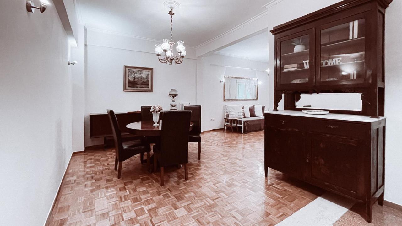 Vintage 2-Bedroom Apt In The Heart Of The City アテネ エクステリア 写真
