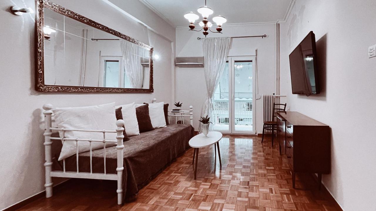 Vintage 2-Bedroom Apt In The Heart Of The City アテネ エクステリア 写真