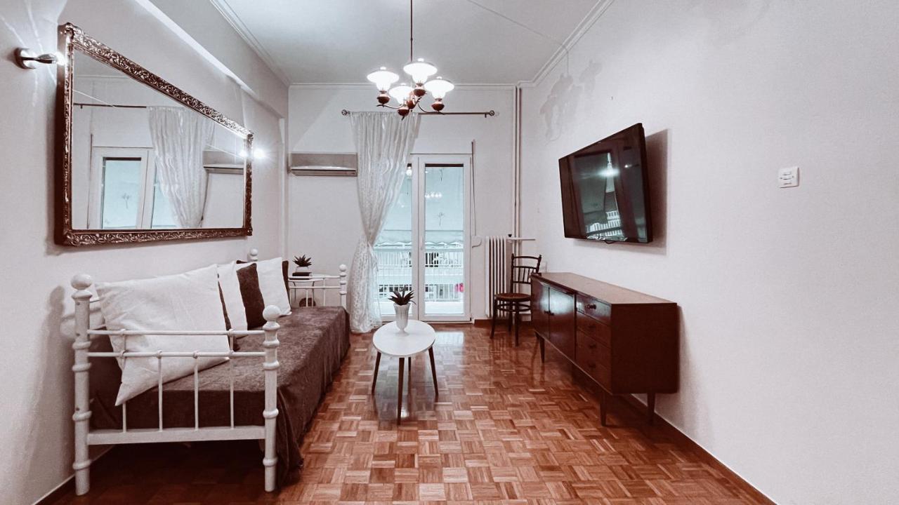 Vintage 2-Bedroom Apt In The Heart Of The City アテネ エクステリア 写真