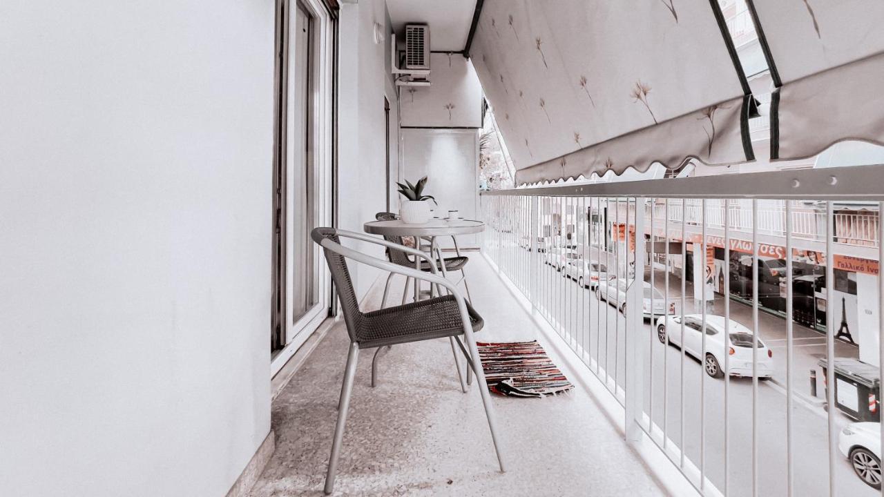 Vintage 2-Bedroom Apt In The Heart Of The City アテネ エクステリア 写真