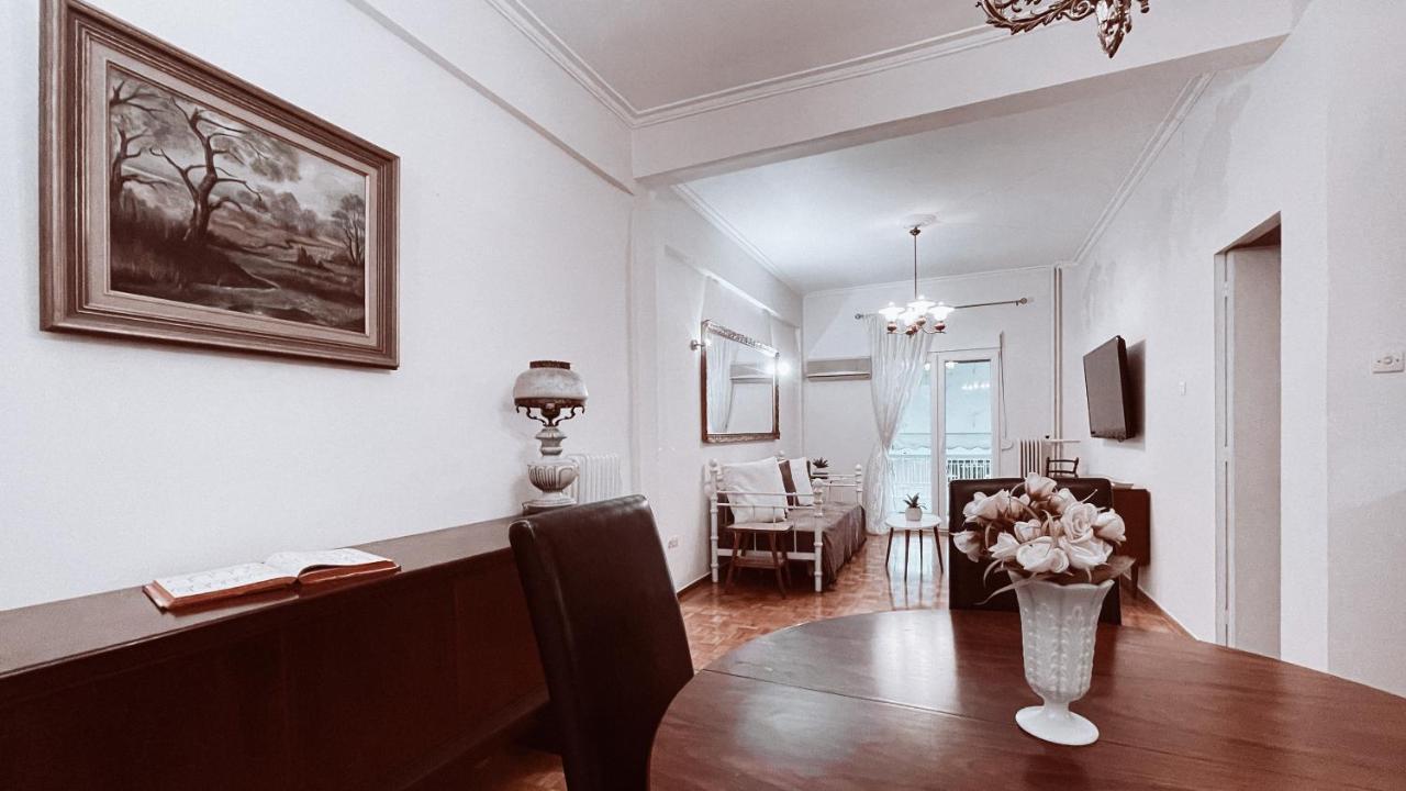 Vintage 2-Bedroom Apt In The Heart Of The City アテネ エクステリア 写真