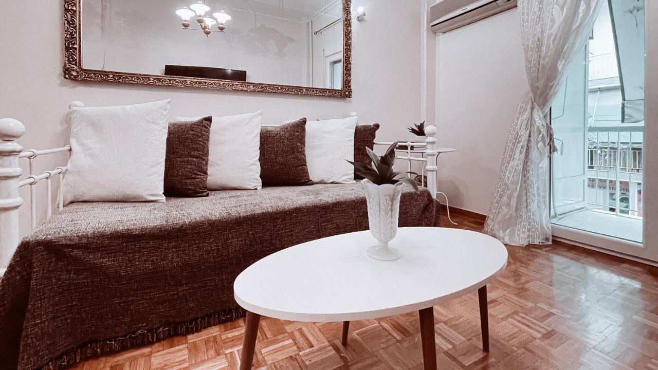 Vintage 2-Bedroom Apt In The Heart Of The City アテネ エクステリア 写真