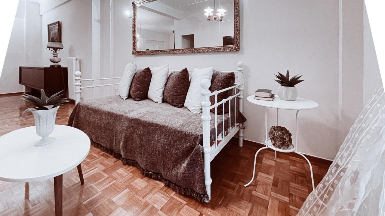 Vintage 2-Bedroom Apt In The Heart Of The City アテネ エクステリア 写真