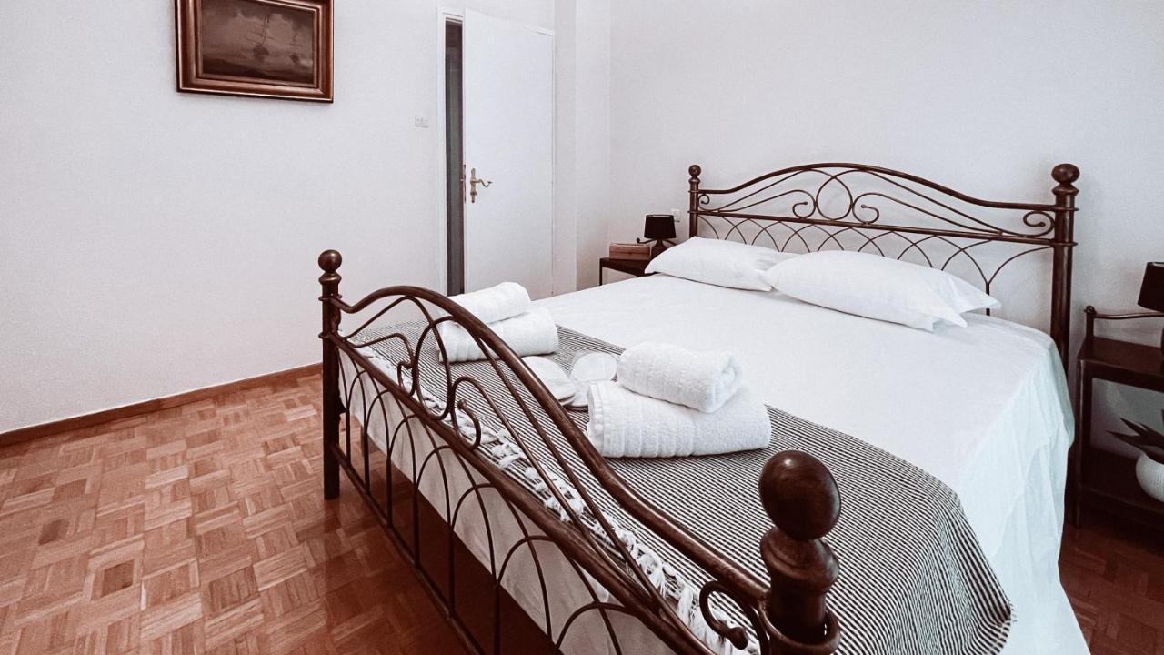 Vintage 2-Bedroom Apt In The Heart Of The City アテネ エクステリア 写真