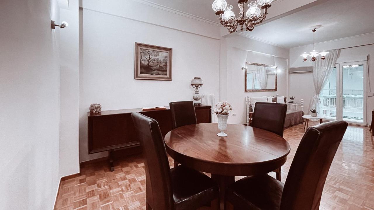 Vintage 2-Bedroom Apt In The Heart Of The City アテネ エクステリア 写真