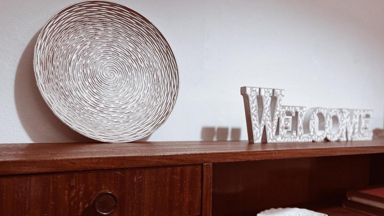 Vintage 2-Bedroom Apt In The Heart Of The City アテネ エクステリア 写真