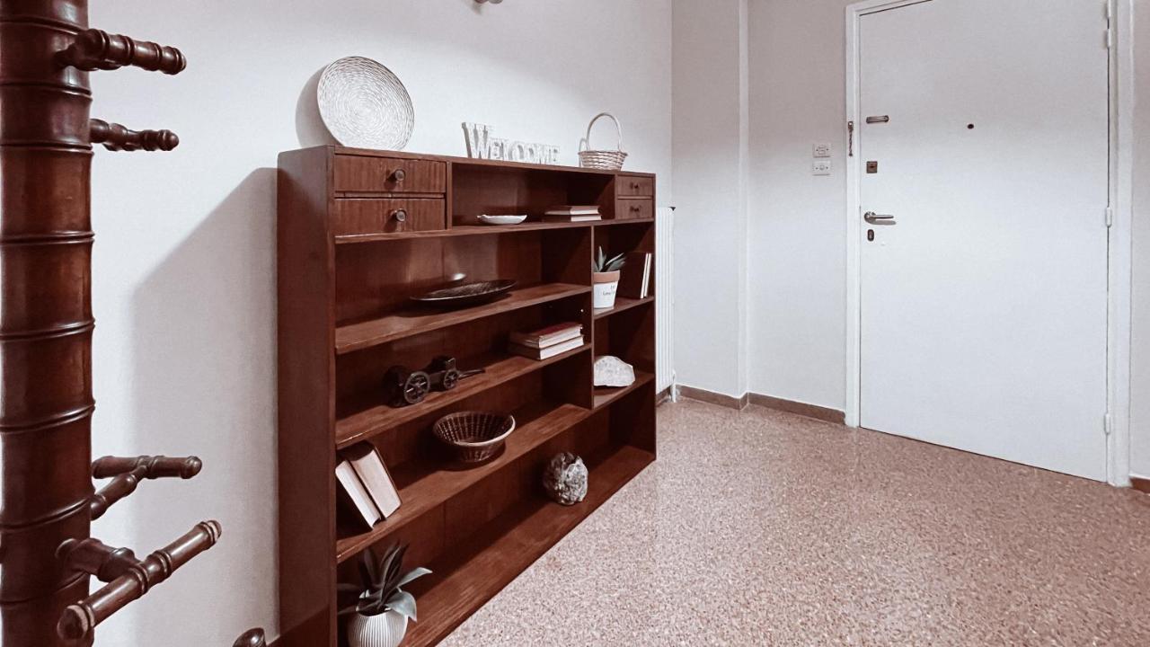 Vintage 2-Bedroom Apt In The Heart Of The City アテネ エクステリア 写真