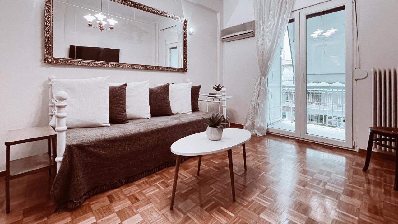 Vintage 2-Bedroom Apt In The Heart Of The City アテネ エクステリア 写真