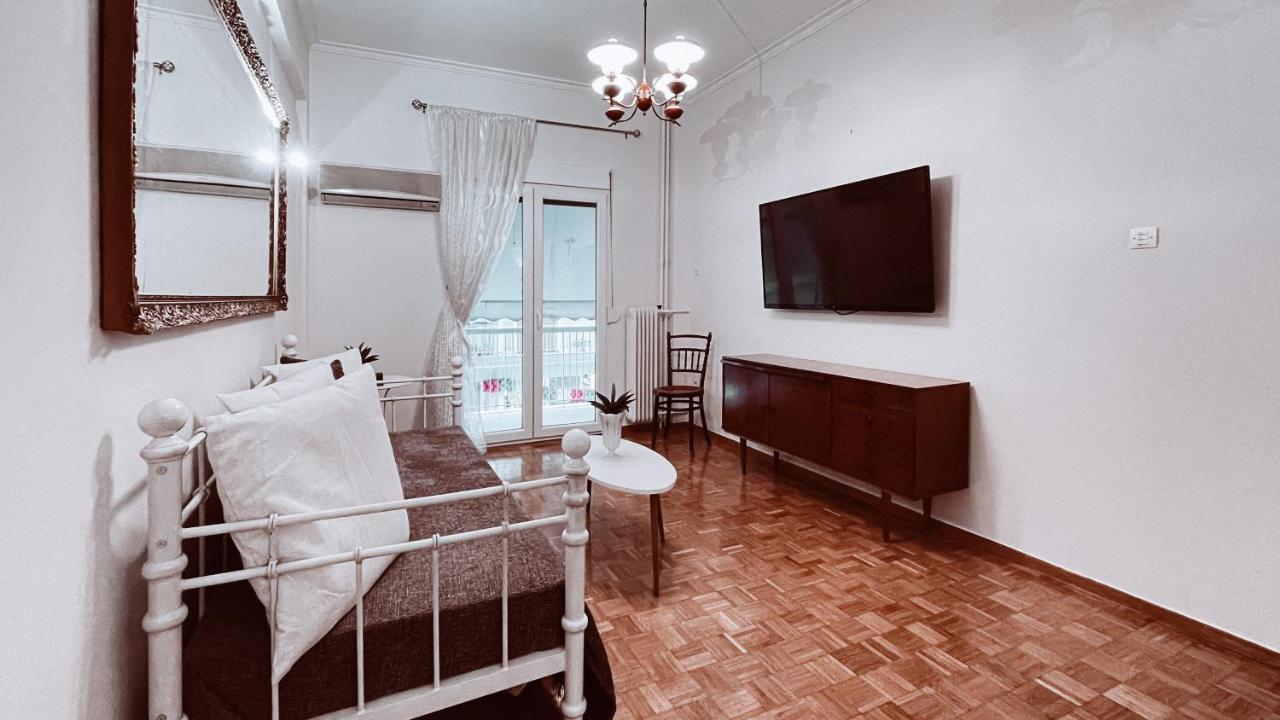 Vintage 2-Bedroom Apt In The Heart Of The City アテネ エクステリア 写真