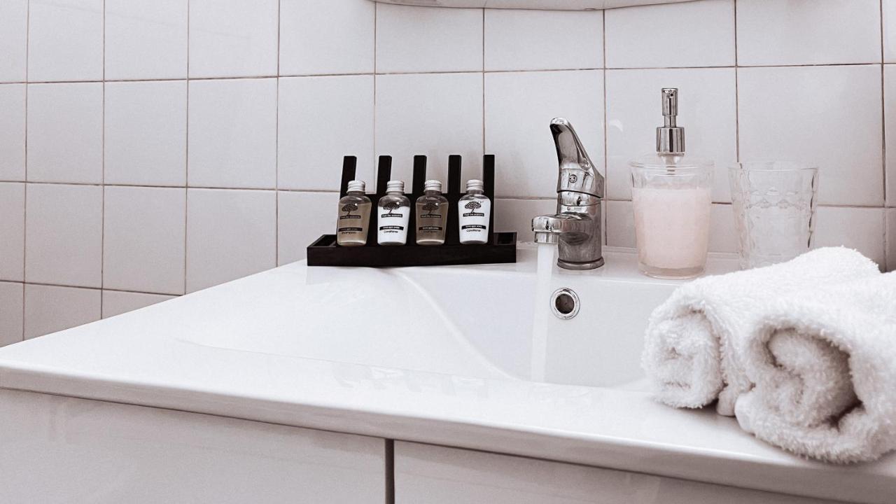 Vintage 2-Bedroom Apt In The Heart Of The City アテネ エクステリア 写真