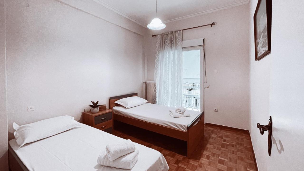 Vintage 2-Bedroom Apt In The Heart Of The City アテネ エクステリア 写真