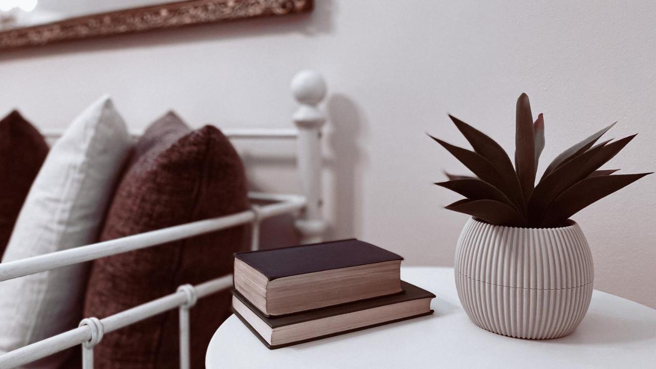 Vintage 2-Bedroom Apt In The Heart Of The City アテネ エクステリア 写真